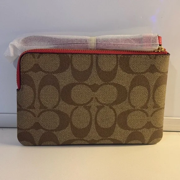 Coach - NWT - Tan and Pink Patch Heart Wristlet - Picture 2 of 7